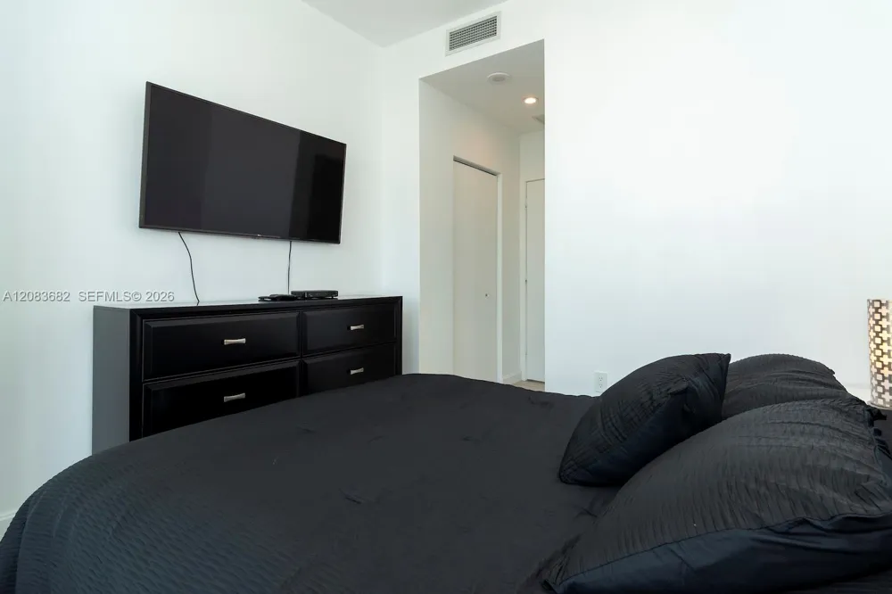 55 SW 9th St #4206 Miami, FL 33130