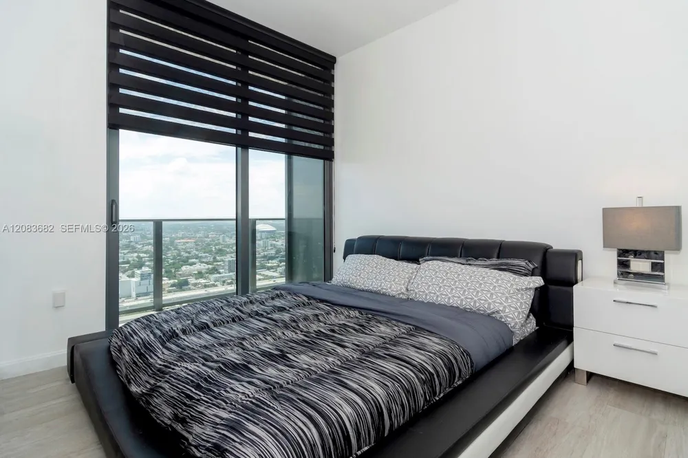 55 SW 9th St #4206 Miami, FL 33130