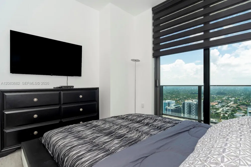 55 SW 9th St #4206 Miami, FL 33130
