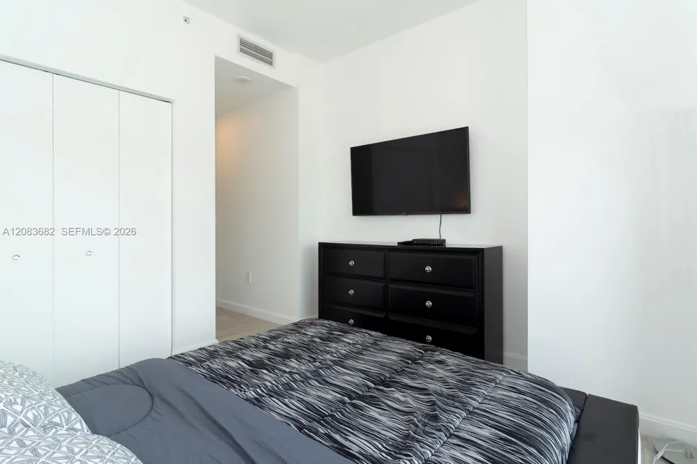 55 SW 9th St #4206 Miami, FL 33130