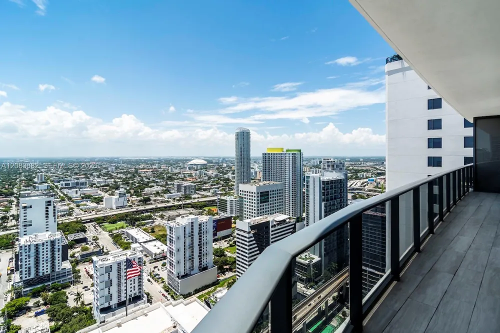 55 SW 9th St #4206 Miami, FL 33130