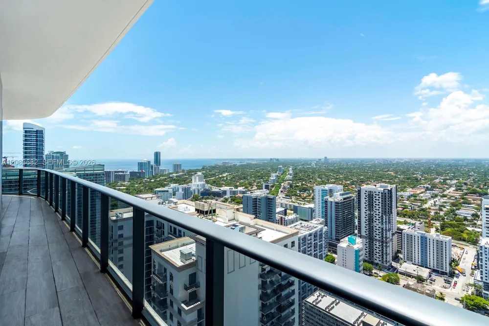 55 SW 9th St #4206 Miami, FL 33130