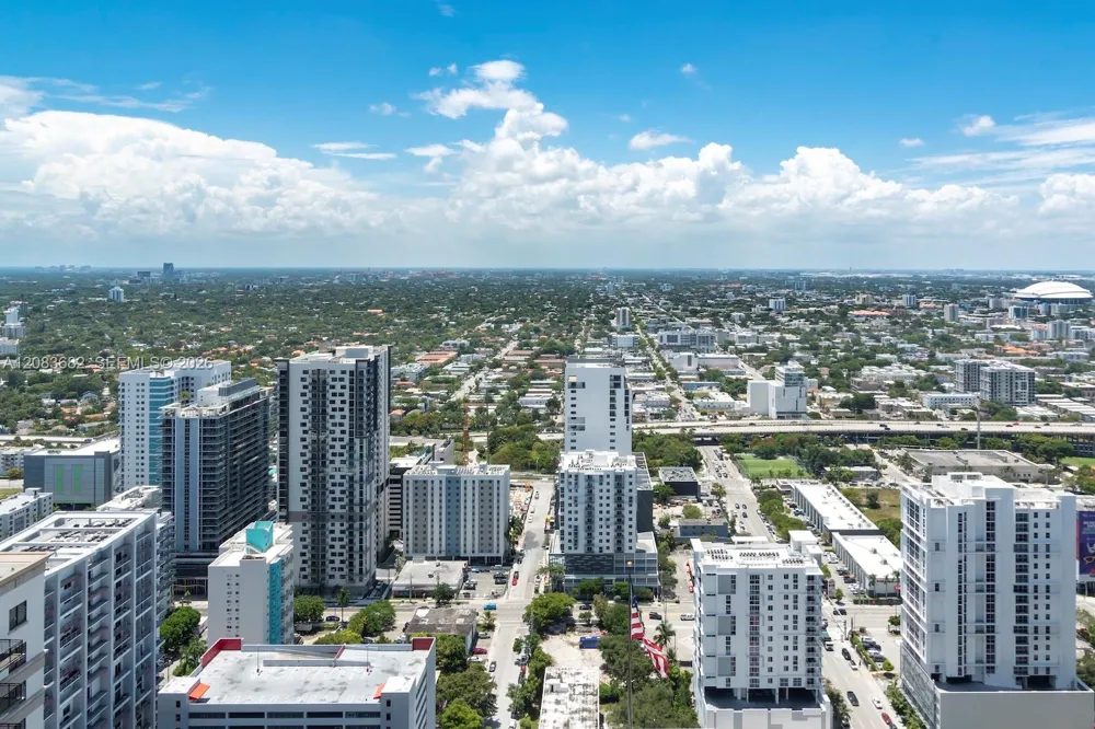 55 SW 9th St #4206 Miami, FL 33130