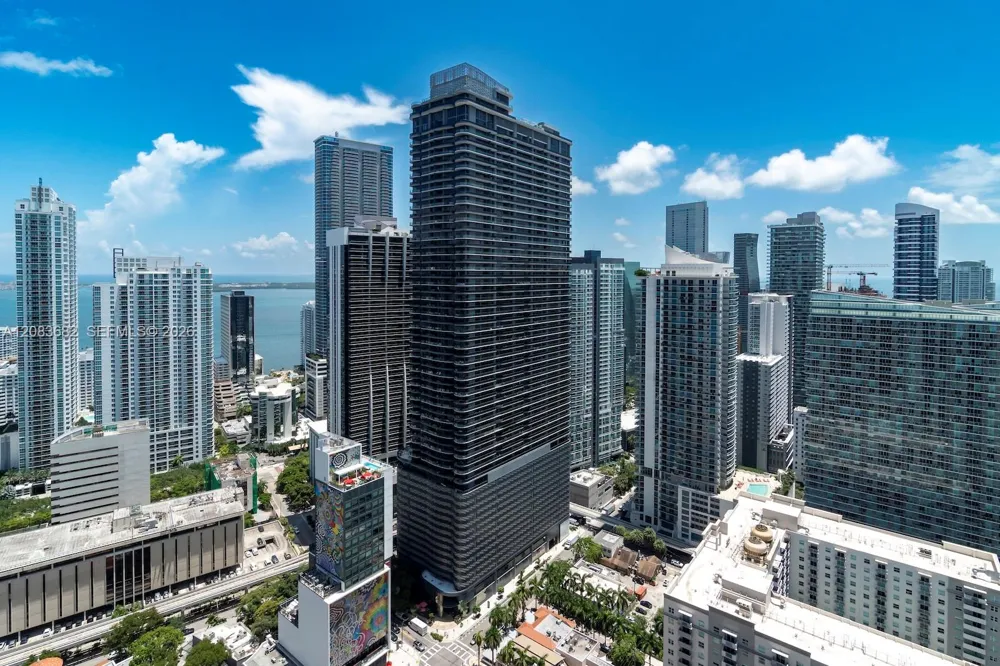 55 SW 9th St #4206 Miami, FL 33130