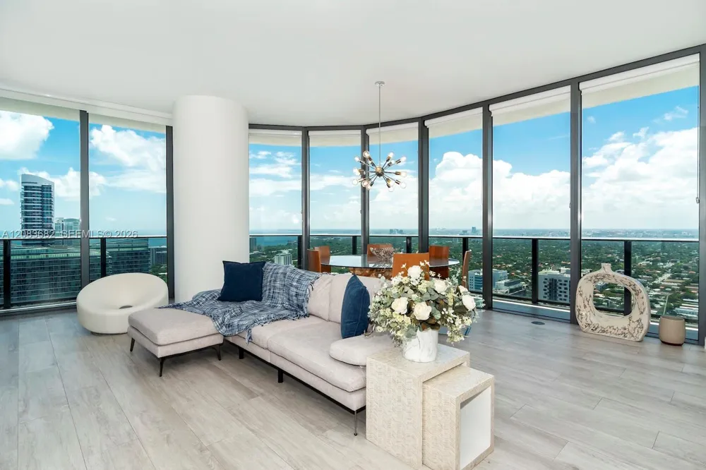 55 SW 9th St #4206 Miami, FL 33130