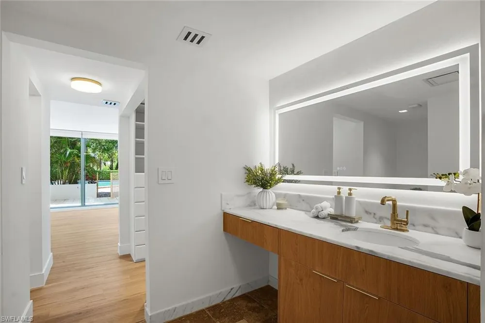 155 Ocean Lane Drive #103 Key Biscayne, FL 33149