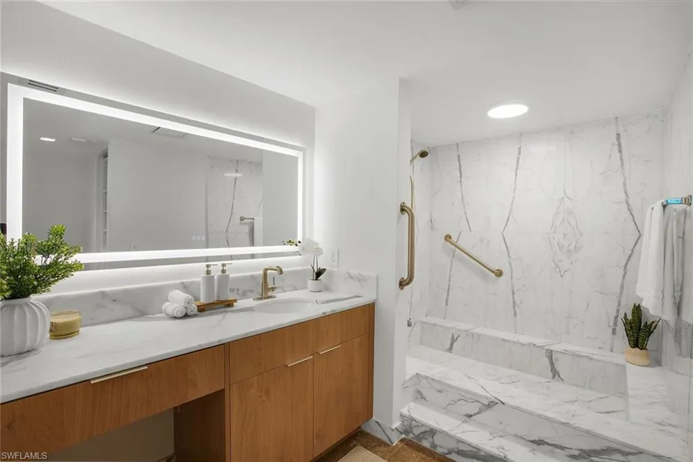155 Ocean Lane Drive #103 Key Biscayne, FL 33149