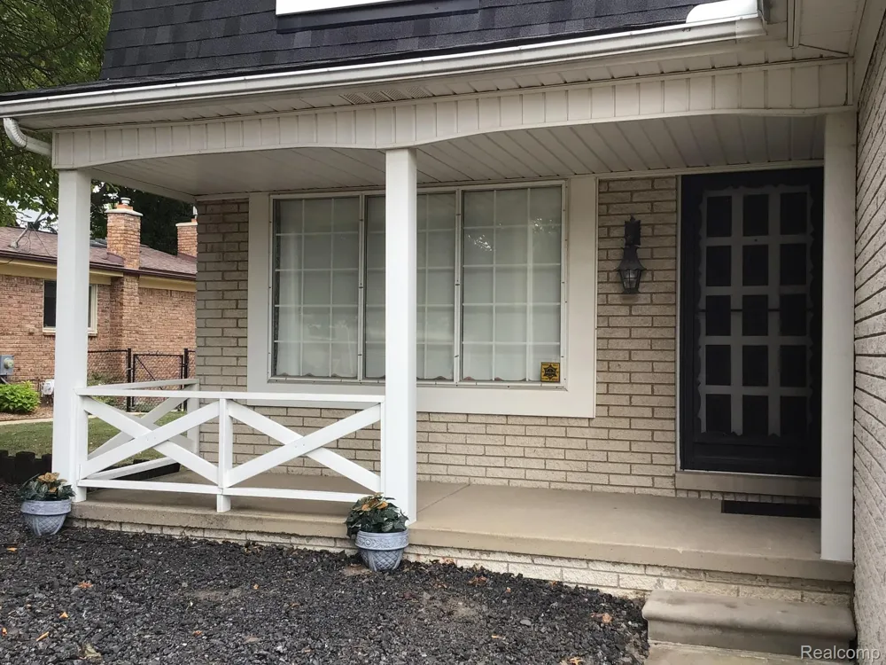 39632 Chaffer Street Clinton Charter Township, MI 48038