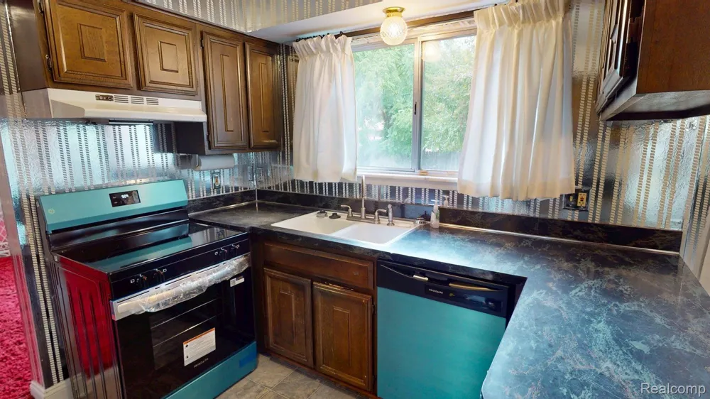 39632 Chaffer Street Clinton Charter Township, MI 48038