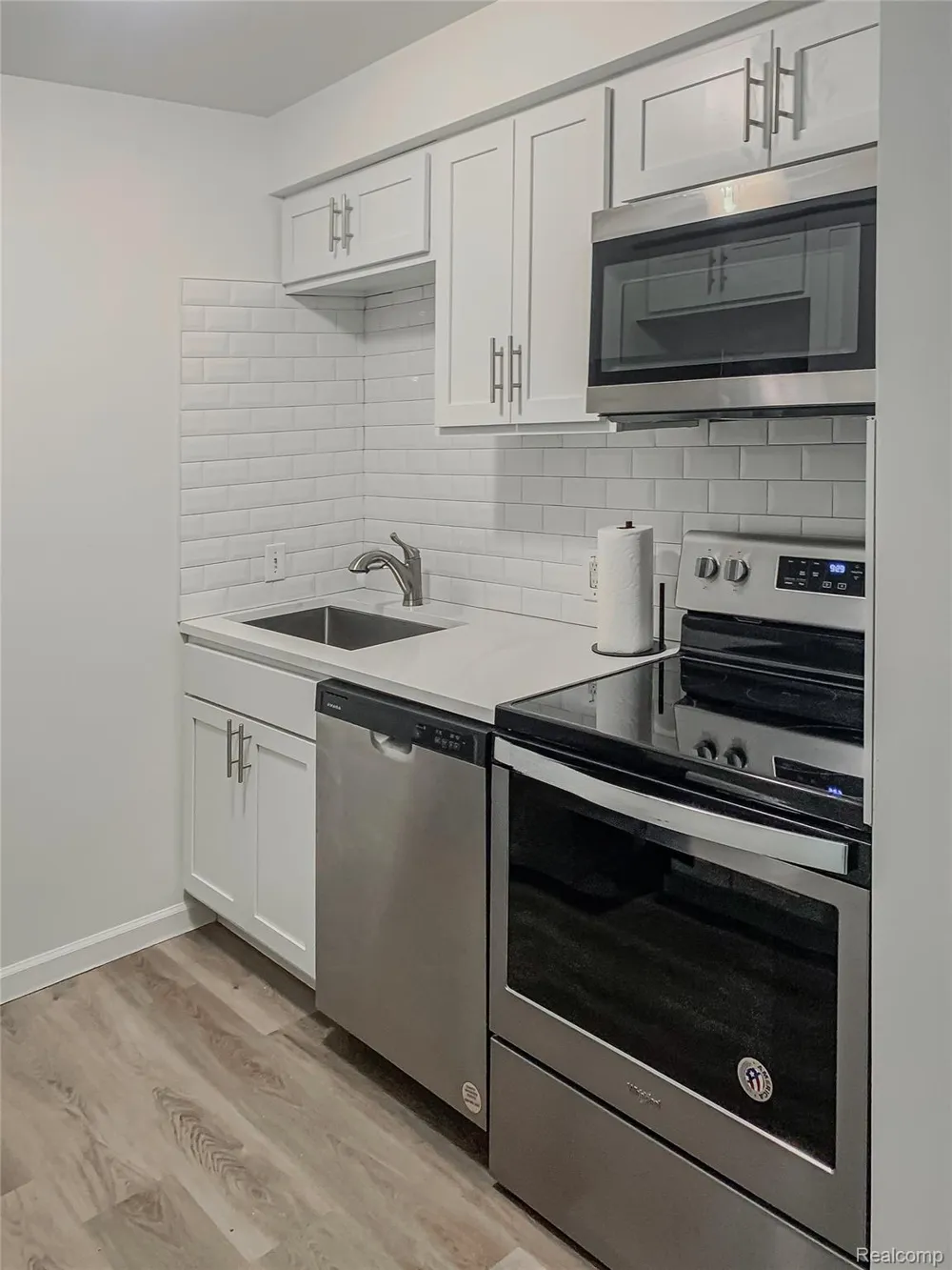 33354 Kingslane #8 Farmington City, MI 48336