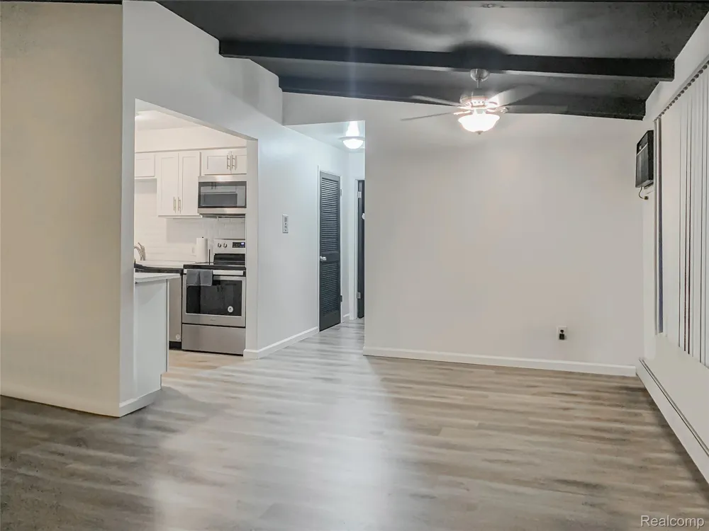 33354 Kingslane #8 Farmington City, MI 48336