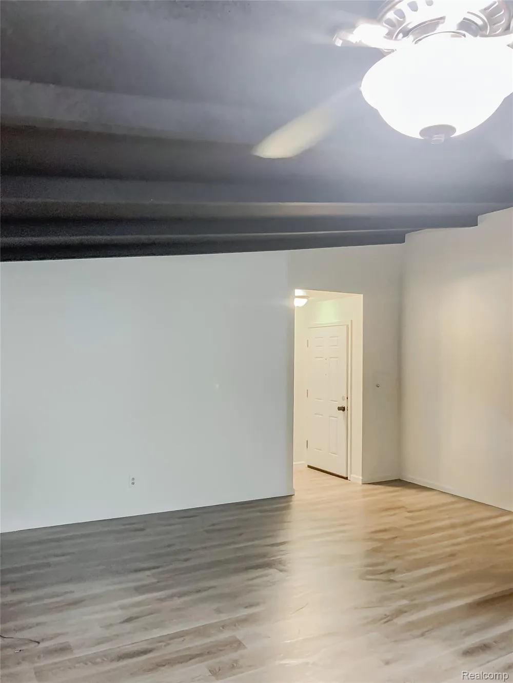 33354 Kingslane #8 Farmington City, MI 48336