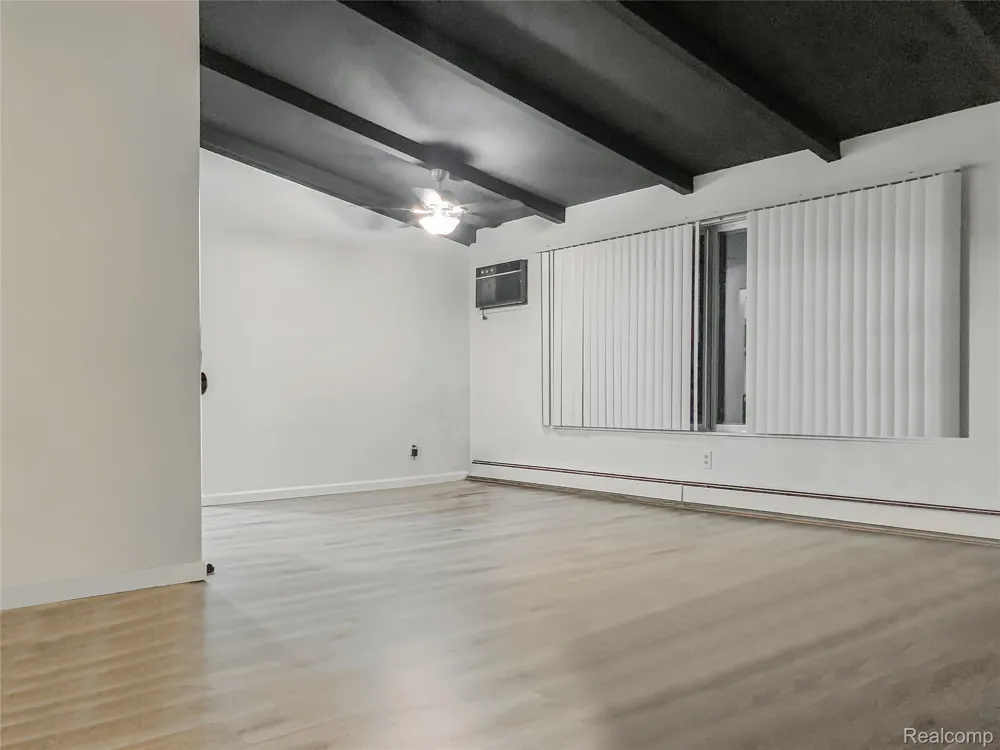 33354 Kingslane #8 Farmington City, MI 48336