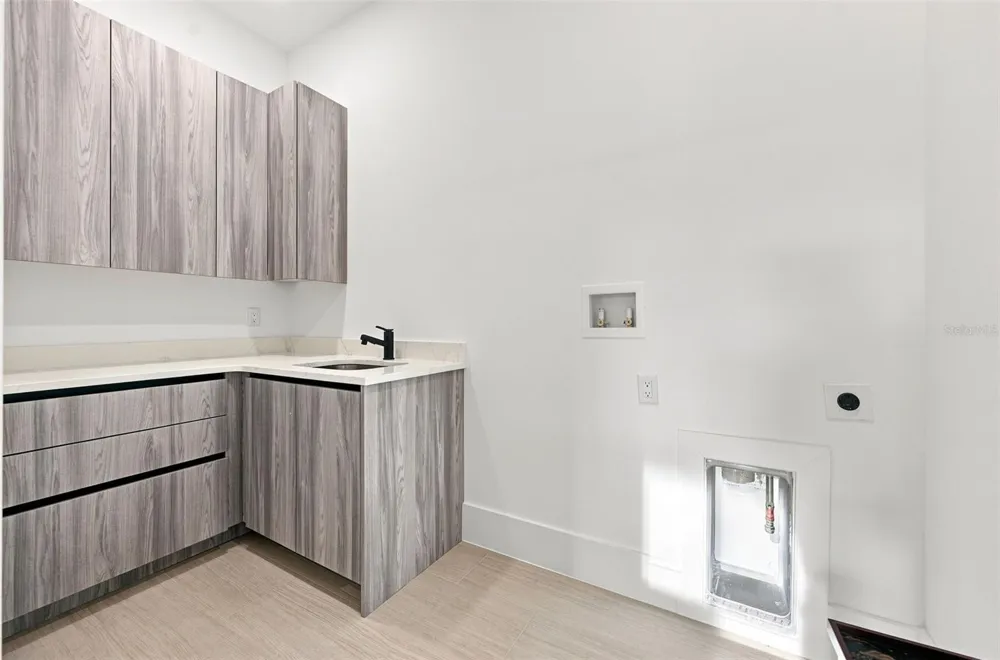 731 42ND STREET Sarasota, FL 34234
