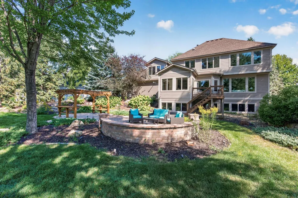 3034 Edgewater Drive Woodbury, MN 55125