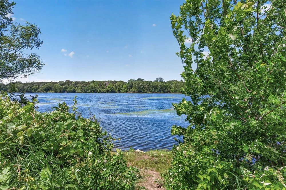 3034 Edgewater Drive Woodbury, MN 55125