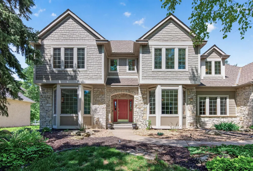 3034 Edgewater Drive Woodbury, MN 55125