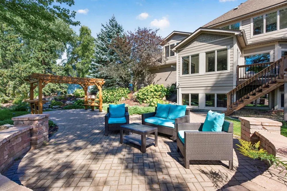 3034 Edgewater Drive Woodbury, MN 55125