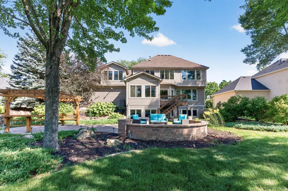 3034 Edgewater Drive Woodbury, MN 55125