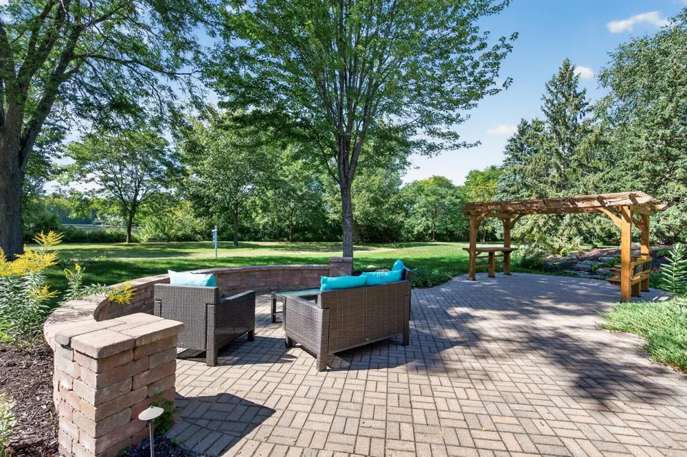 3034 Edgewater Drive Woodbury, MN 55125