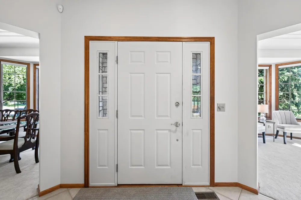 3034 Edgewater Drive Woodbury, MN 55125