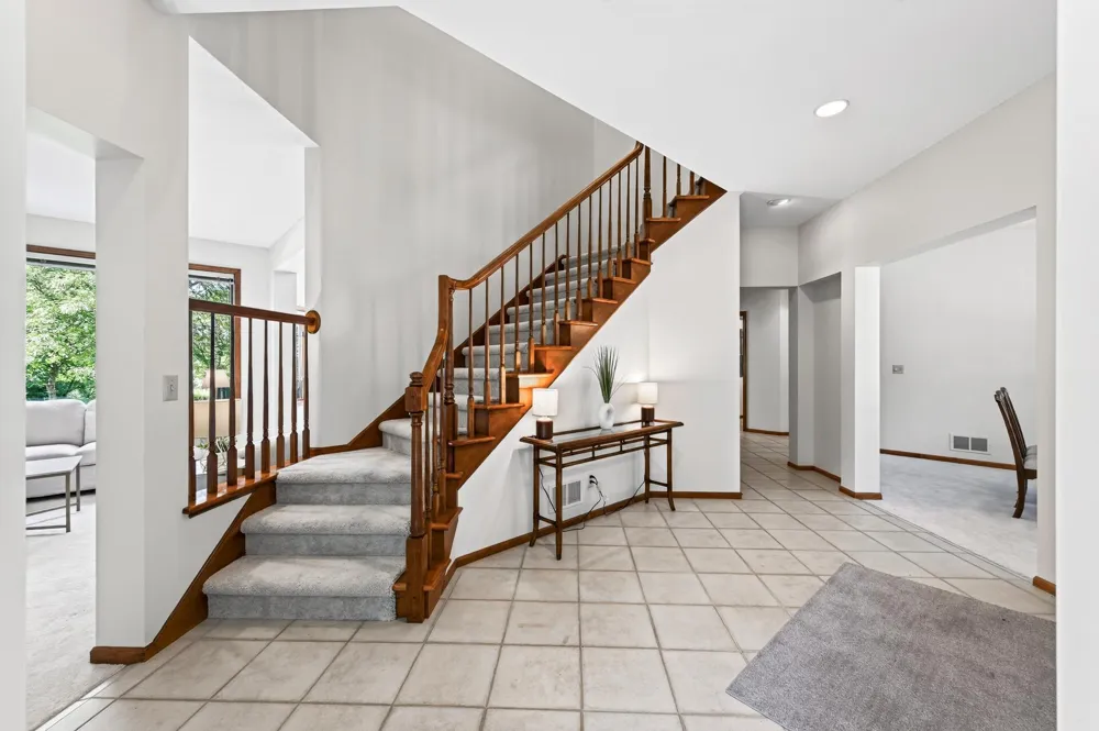 3034 Edgewater Drive Woodbury, MN 55125