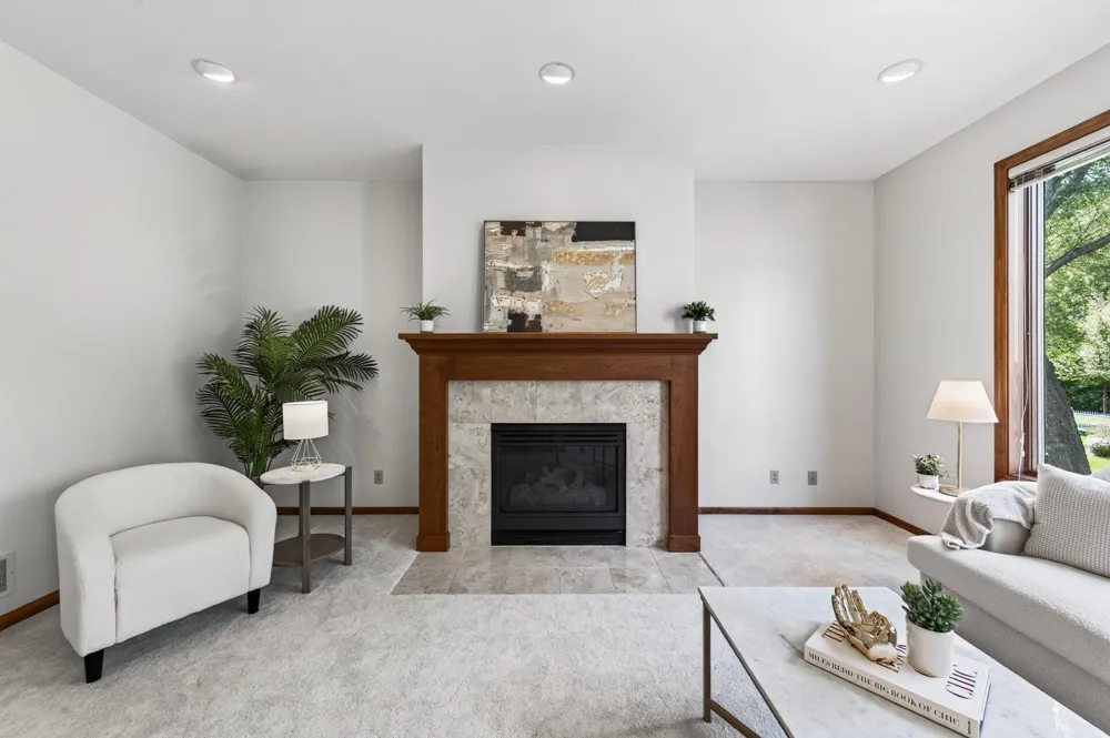 3034 Edgewater Drive Woodbury, MN 55125