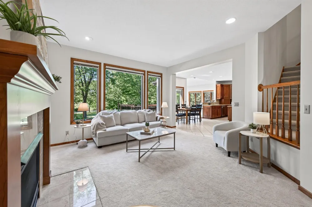 3034 Edgewater Drive Woodbury, MN 55125