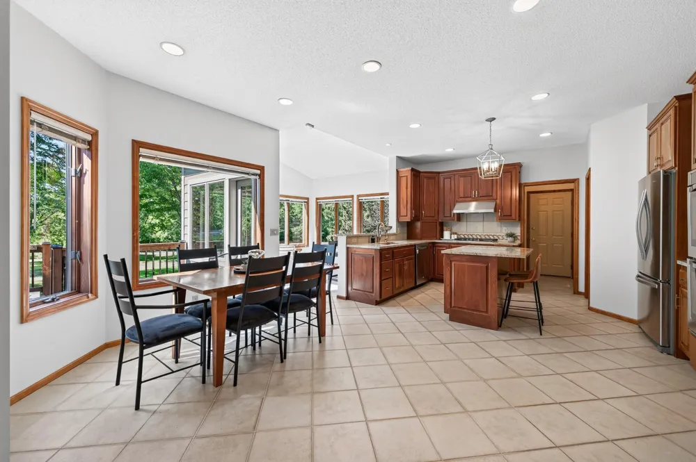 3034 Edgewater Drive Woodbury, MN 55125