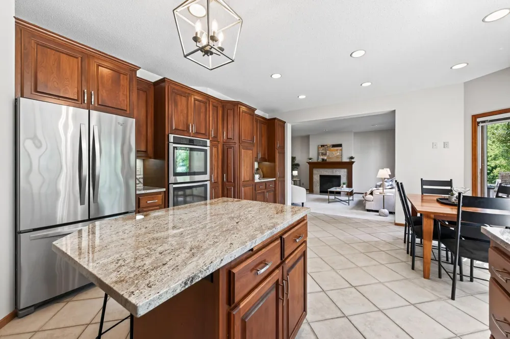 3034 Edgewater Drive Woodbury, MN 55125