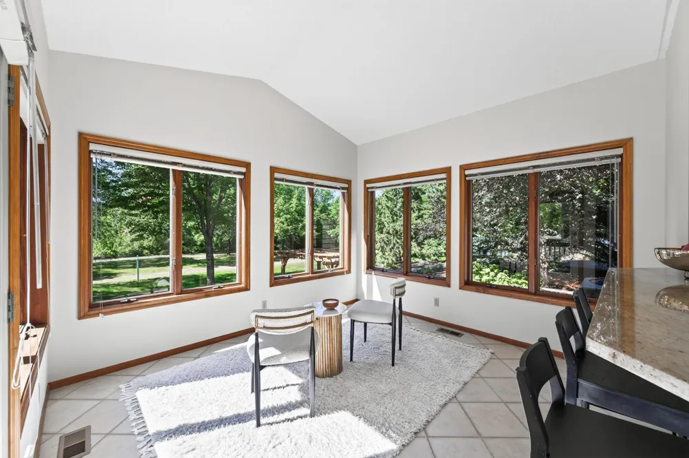 3034 Edgewater Drive Woodbury, MN 55125