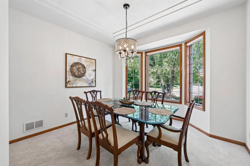 3034 Edgewater Drive Woodbury, MN 55125