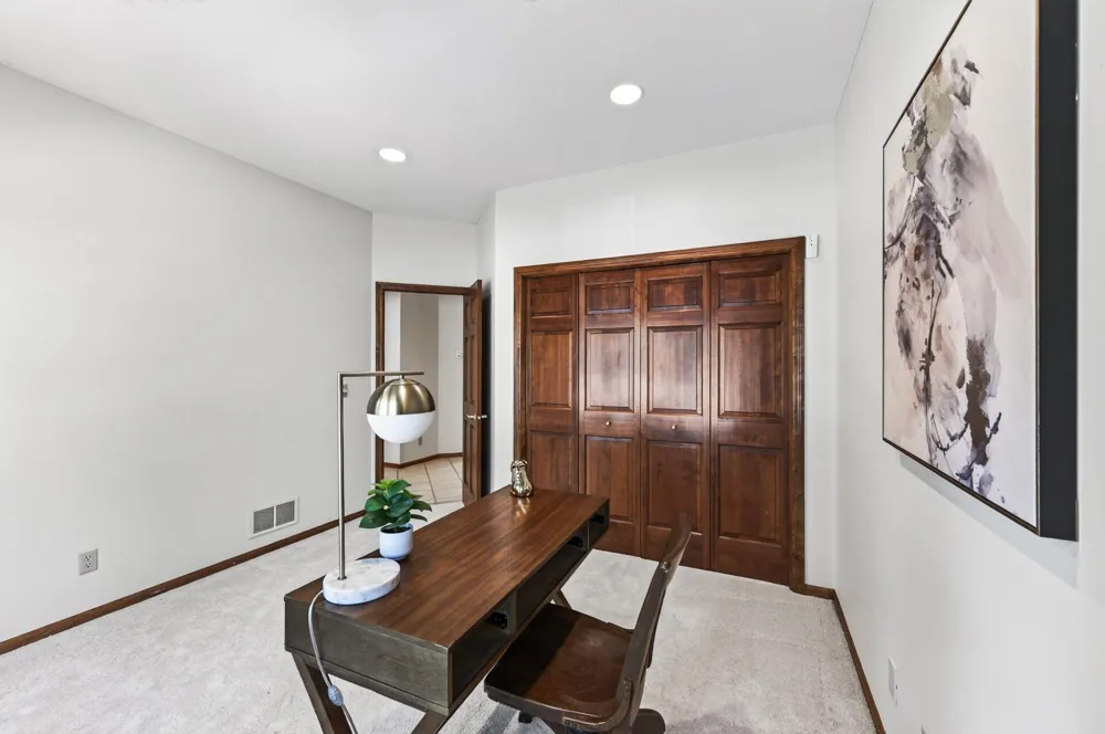 3034 Edgewater Drive Woodbury, MN 55125