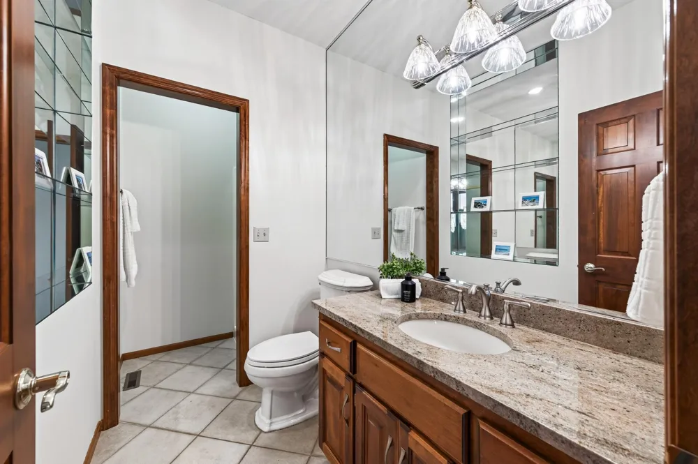3034 Edgewater Drive Woodbury, MN 55125