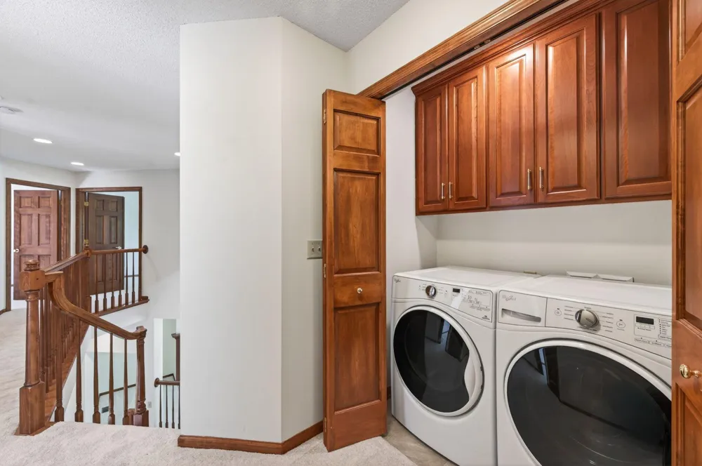 3034 Edgewater Drive Woodbury, MN 55125