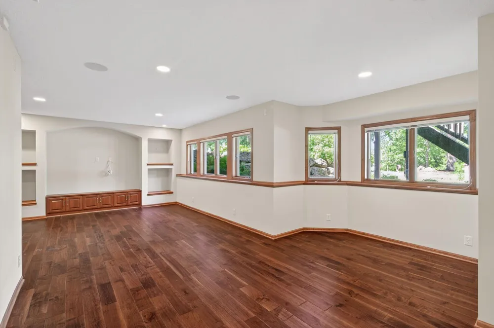 3034 Edgewater Drive Woodbury, MN 55125
