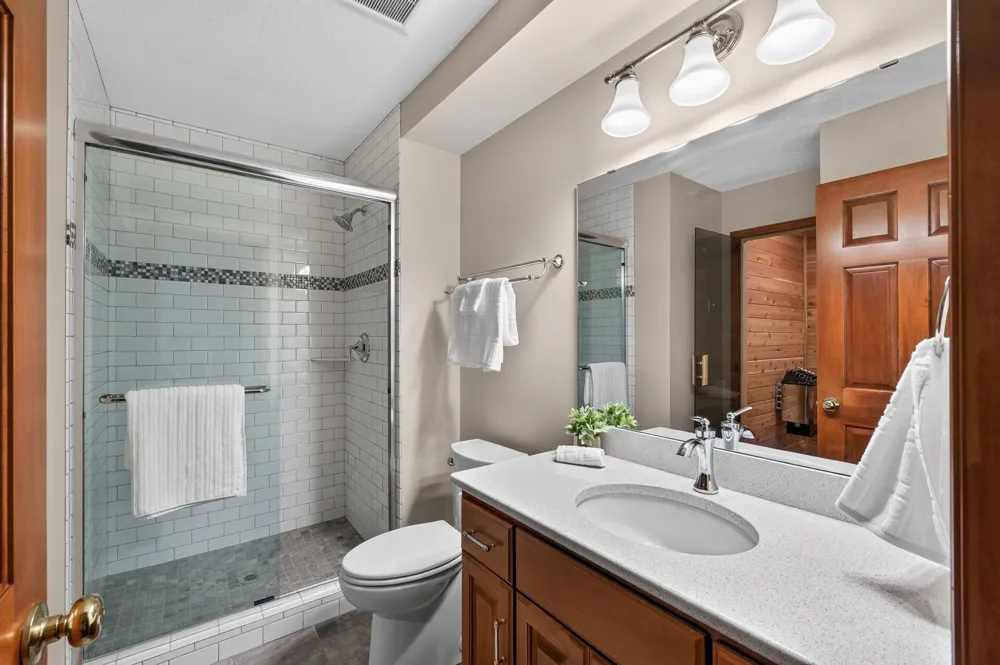 3034 Edgewater Drive Woodbury, MN 55125