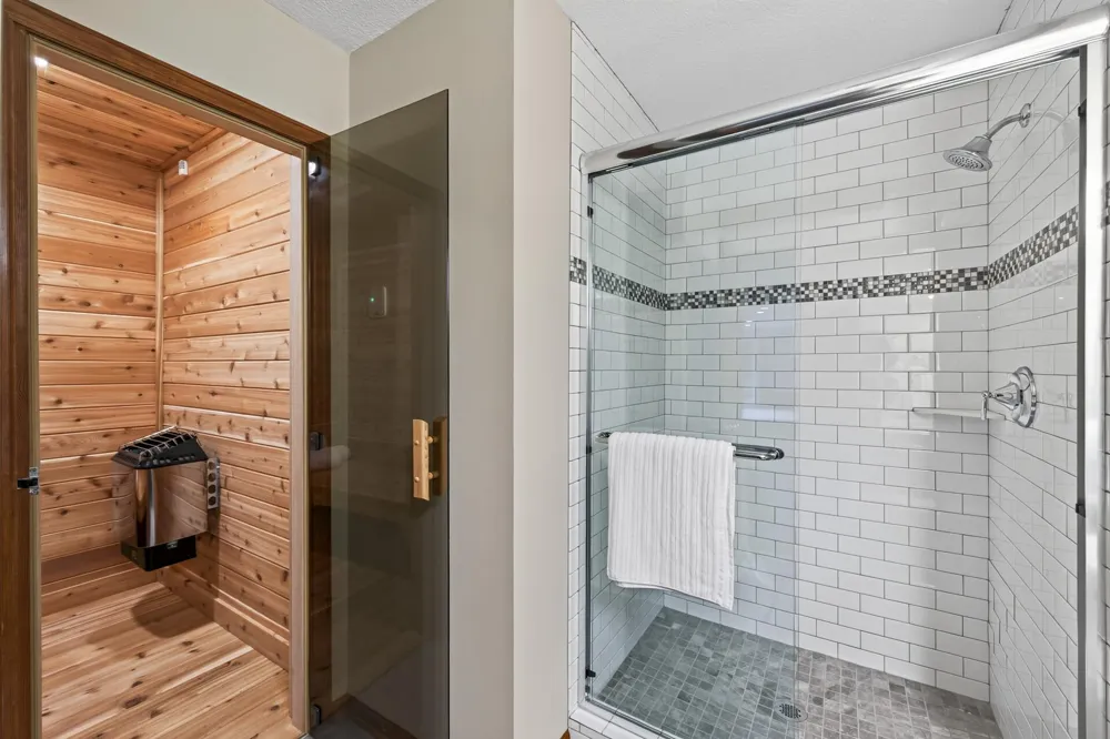 3034 Edgewater Drive Woodbury, MN 55125