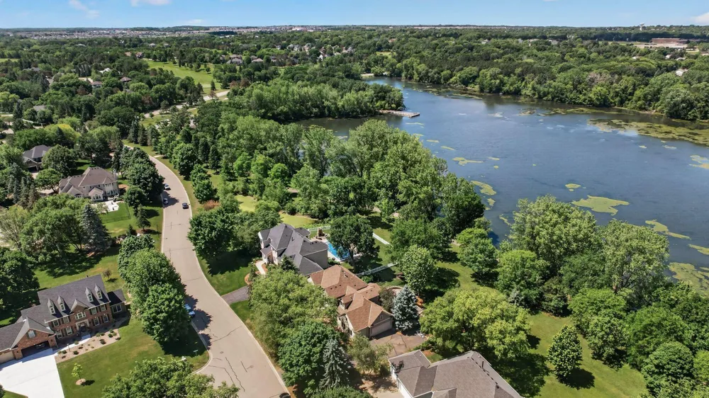 3034 Edgewater Drive Woodbury, MN 55125
