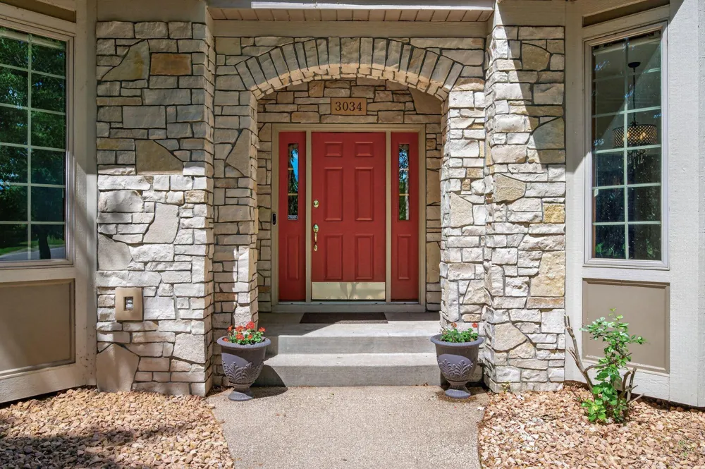 3034 Edgewater Drive Woodbury, MN 55125