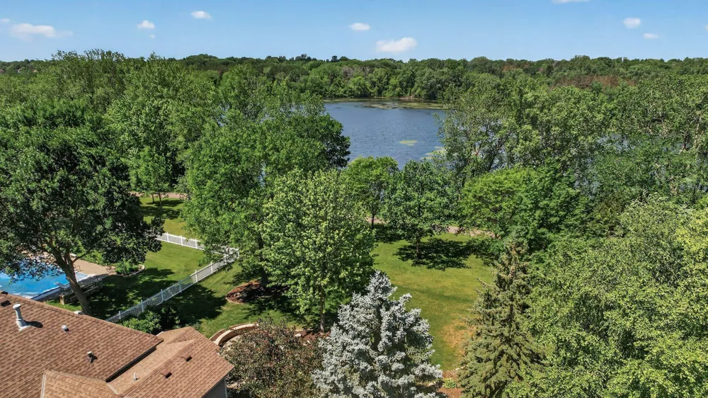 3034 Edgewater Drive Woodbury, MN 55125