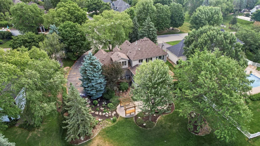 3034 Edgewater Drive Woodbury, MN 55125