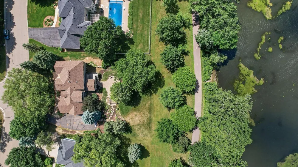 3034 Edgewater Drive Woodbury, MN 55125