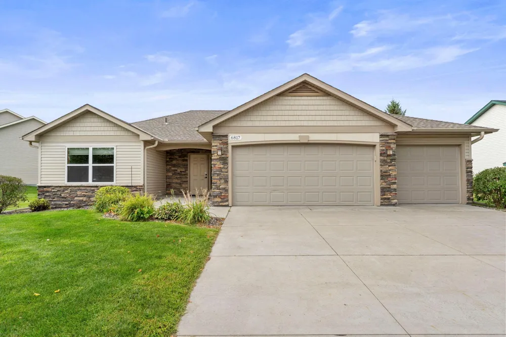 6817 90th Avenue Brooklyn Park, MN 55445