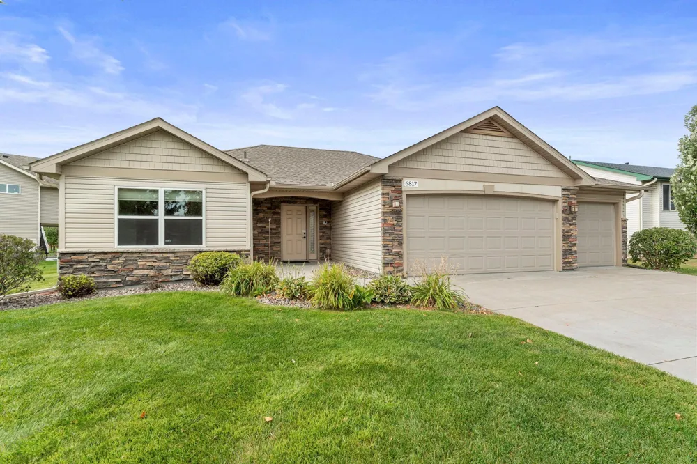 6817 90th Avenue Brooklyn Park, MN 55445