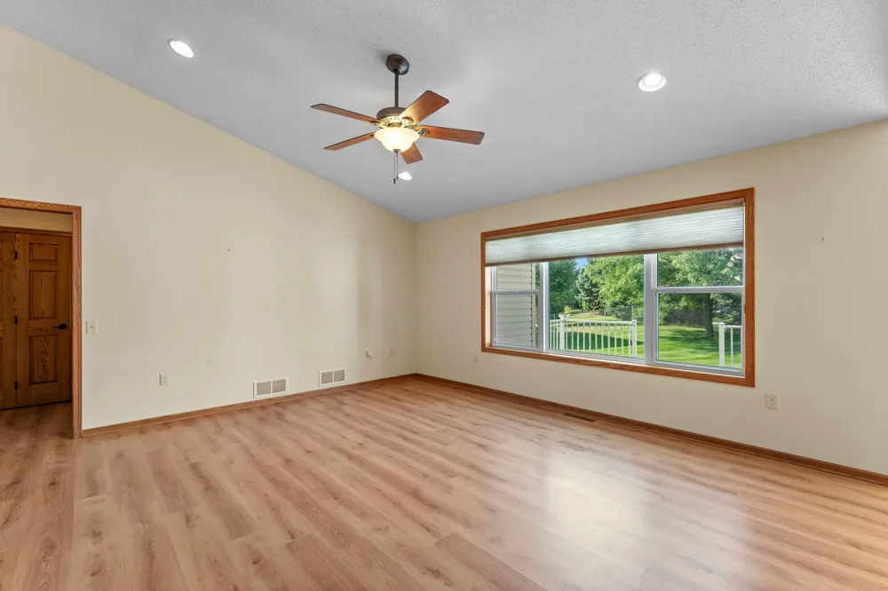 6817 90th Avenue Brooklyn Park, MN 55445