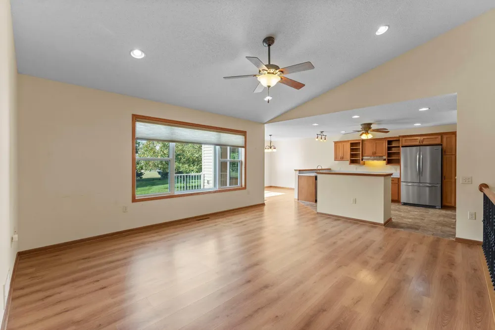 6817 90th Avenue Brooklyn Park, MN 55445