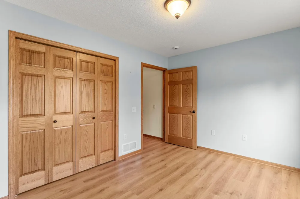 6817 90th Avenue Brooklyn Park, MN 55445
