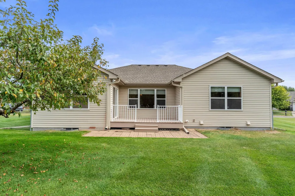 6817 90th Avenue Brooklyn Park, MN 55445