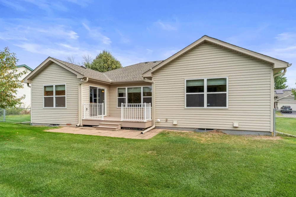 6817 90th Avenue Brooklyn Park, MN 55445